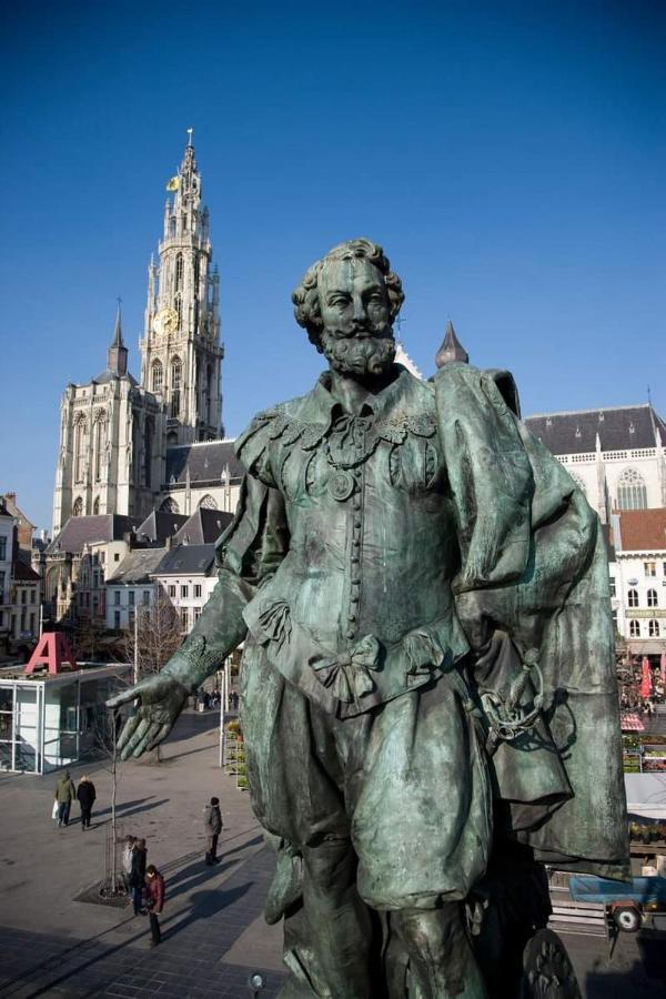 On Our Way To Antwerp, First Stop Mortsel Buitenkant foto